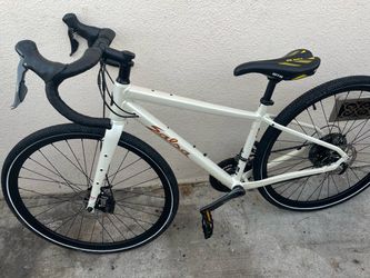 Salsa Journeyer Claris 8-Speed Gravel Road bike