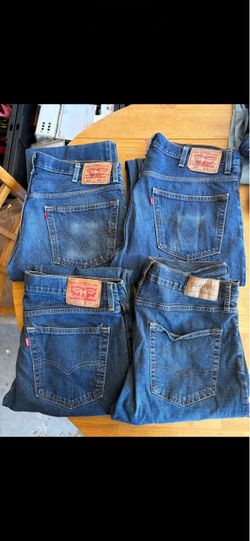 Men’s lot of Levi’s