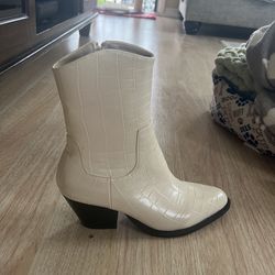 Heel boots