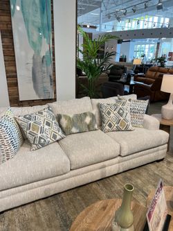 Light Beige/Cream Textured Sofa – Rooms To Go