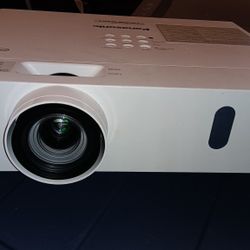 PANASONIC PROJECTOR 
