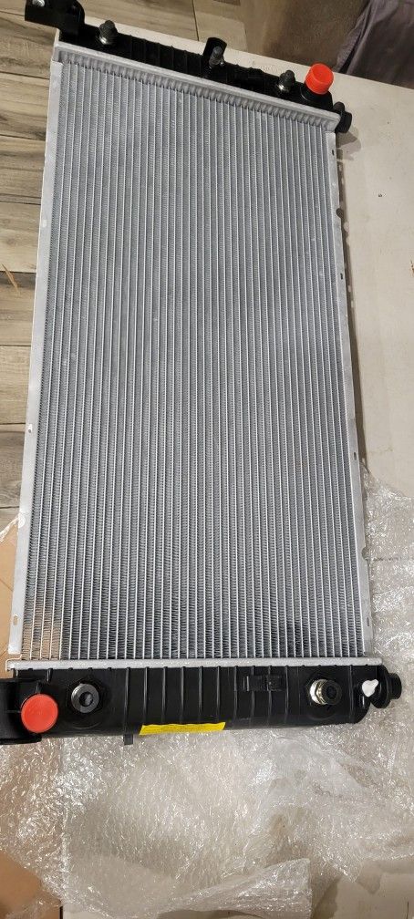 99-14 Chevy , GMC, Escalade Radiator