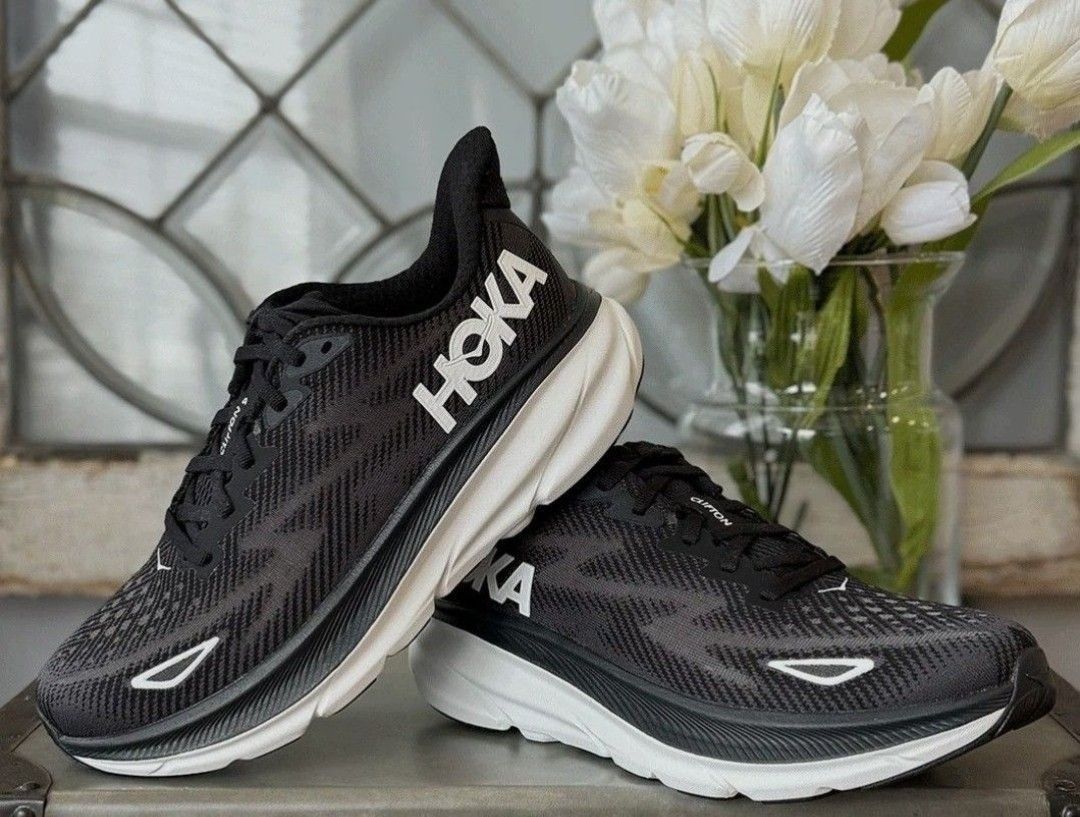 NEW HOKA ONE ONE Clifton Women's Running Sneakers, Black/White, Size 6 US