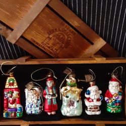 ORIENTAL DECOR CHRISTMAS GLASS ORNAMENT SET WITH WOODEN BOX