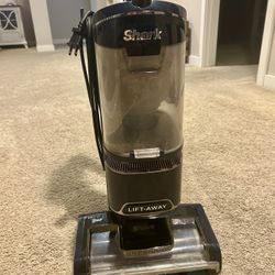 Shark lift away Duo Clean Powerfins Vacuum 