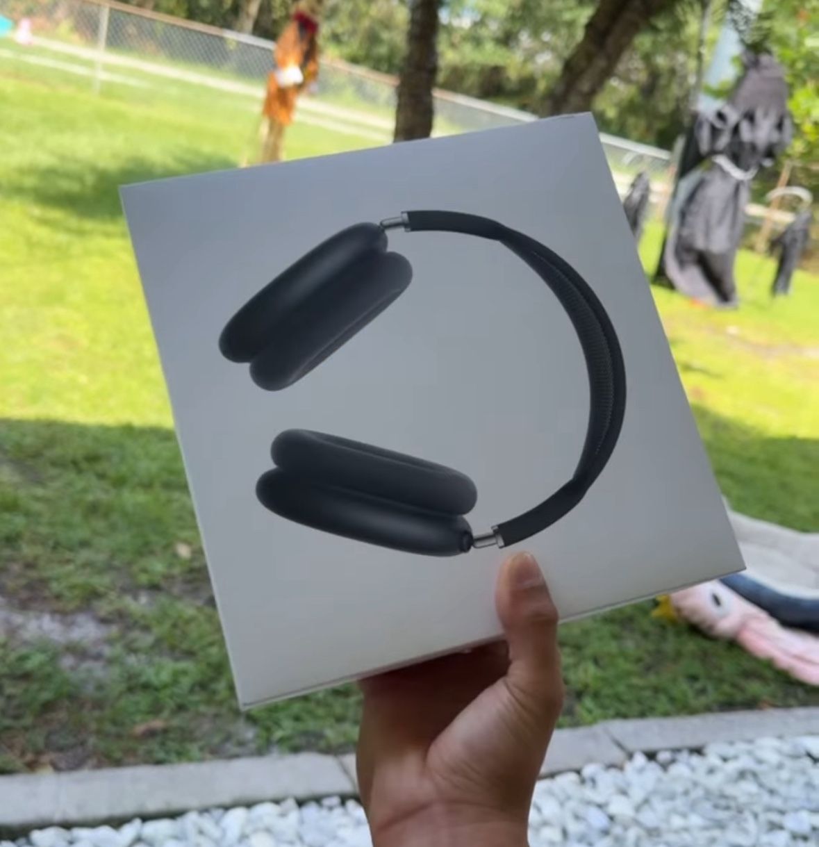 Apple- Airpods Max