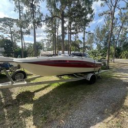 2011 Bayliner 197 deck boat  With Trailer.  