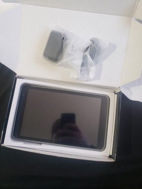 Xmobile X8A 32GB Storage NEW 8" Display