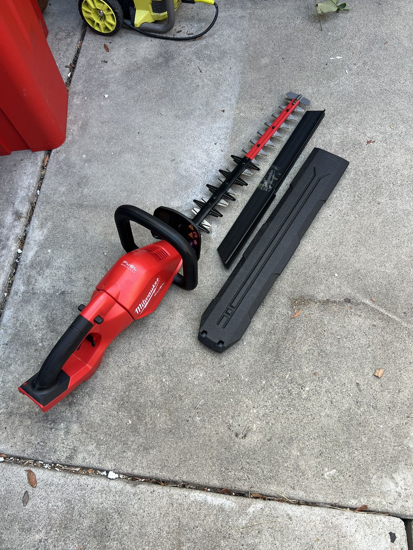 MilwaukeeM18 FUEL 18-Volt 24 in. Brushless Cordless Battery Powered Hedge Trimmer (Tool-Only)  