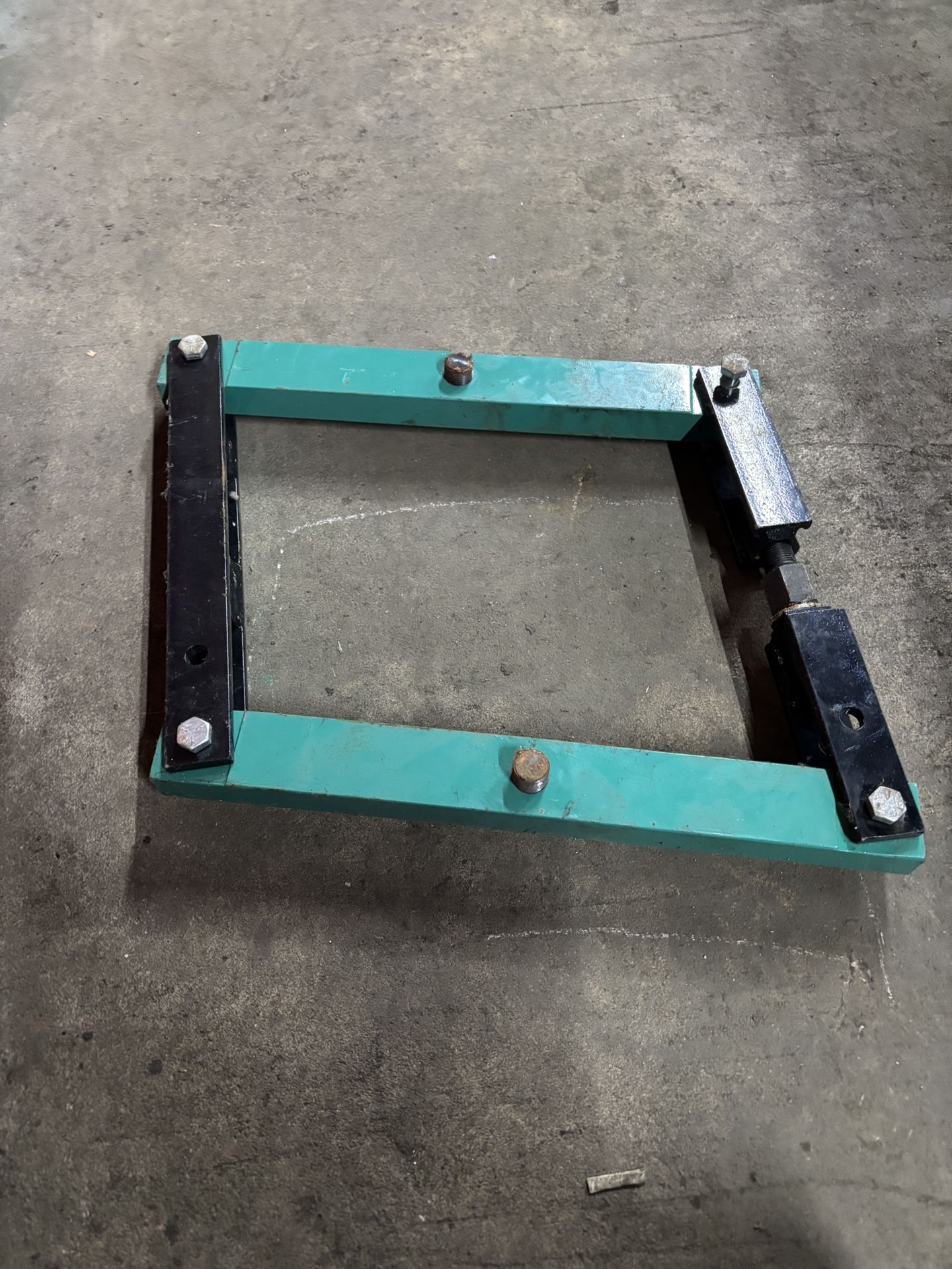 Dana Axel Housing Spreader