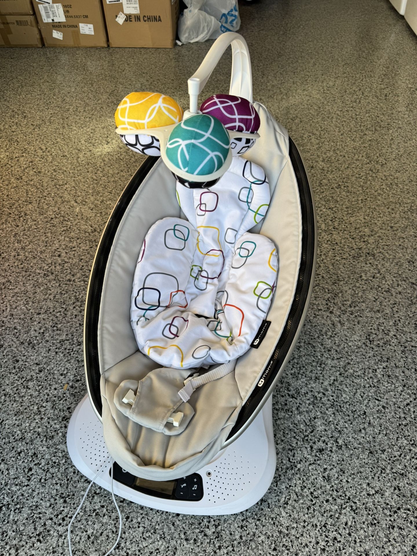 4 moms mamaroo with infant insert