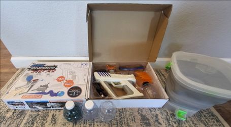 Gel Blaster set
(2 guns & etc, "gellets" & "gellet" bucket)