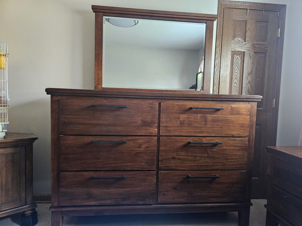 Dresser/Mirror