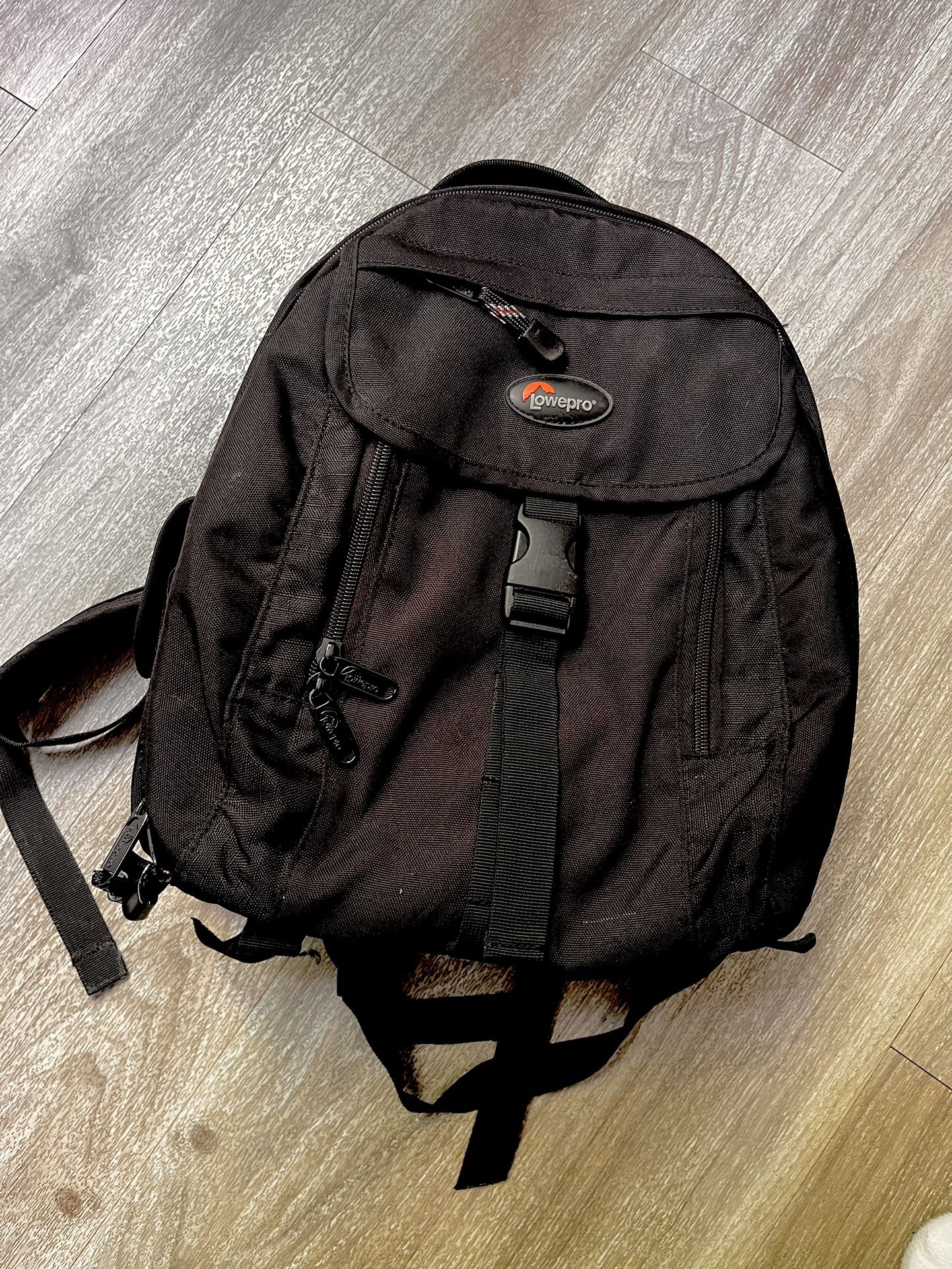 Lowepro micro Trekker 200