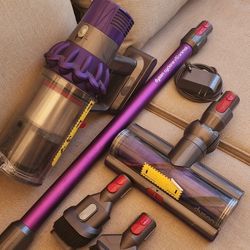 Dyson V10 Vacuum 