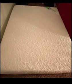 Full size bed, frame n sheet include it 4 sets