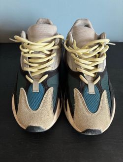 Yeezy 700 wave runner size 10 men