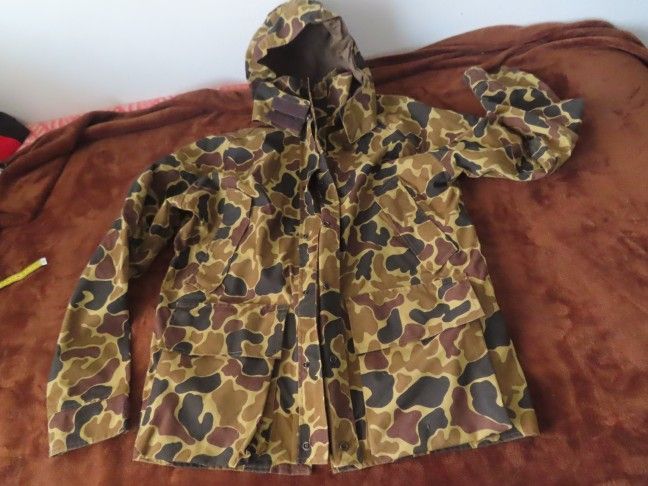 Vintage Woolrich Goretex tan Camo Jacket W/ reverse Vest medium Made in USA