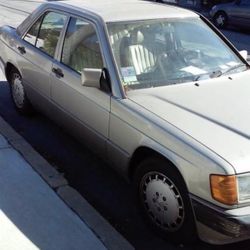 MERCEDES BENZ 1993 190 E 2.6, Automatic, color: SILVER"A CLASSIC", NEW TIRES, NEW BREAKS, NEW SUSPENSION, NEW WATER PUMP, NEW RADIATOR AND NEW BATERY,
