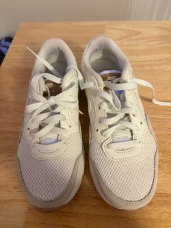 Women’s size 7 Nike Air Max
