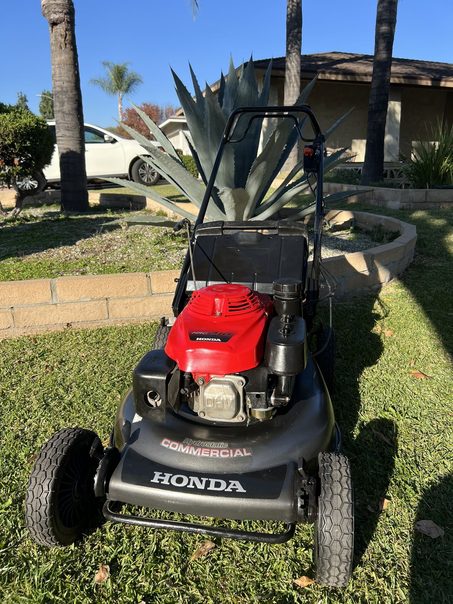 HondaHRC 216  hydrostatic transmission Commercial Lawn Mower