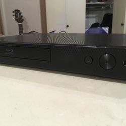 LG PB350 Blu-ray Player