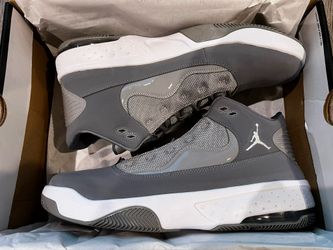Jordan Nike Max Aura 2 Medium Grey Basketball Shoe - Size 13 Jordan Nike Max Aura 2 Medium Grey Basketball Shoe - Size 13