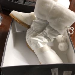 Size 12 woman boot New In Box