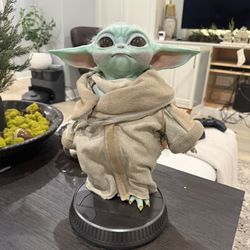 Life Size Baby Yoda (The Child Or Grogu) - Sideshow Collectibles 
