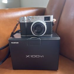 FUJIFILM X100VI Digital Camera (Silver)