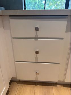 21 inch kitchen cabinet. Solid wood drawers.