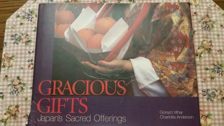 Gracious Gifts, Japan's Sacred Offerings. ISBN4-07-223964-X