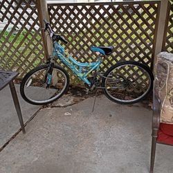 26 In Huffy Avarice Fashion Series Mountain Bike 