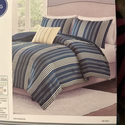 NEW 4-Piece Reversible King Plush Comforter Set 