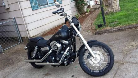 2011 FXDB