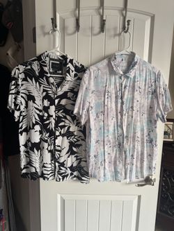 2 Men’s Button Down Short Sleeve Shirts Size L