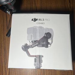 DJI RS 3 Pro Gimbal Stabilizer Combo