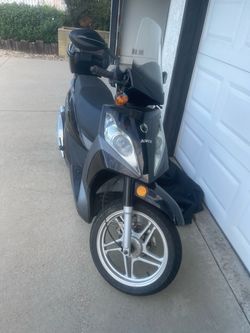 Lance Phoenix 150 cc scooter