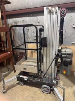 JLG 20AM vertical lift