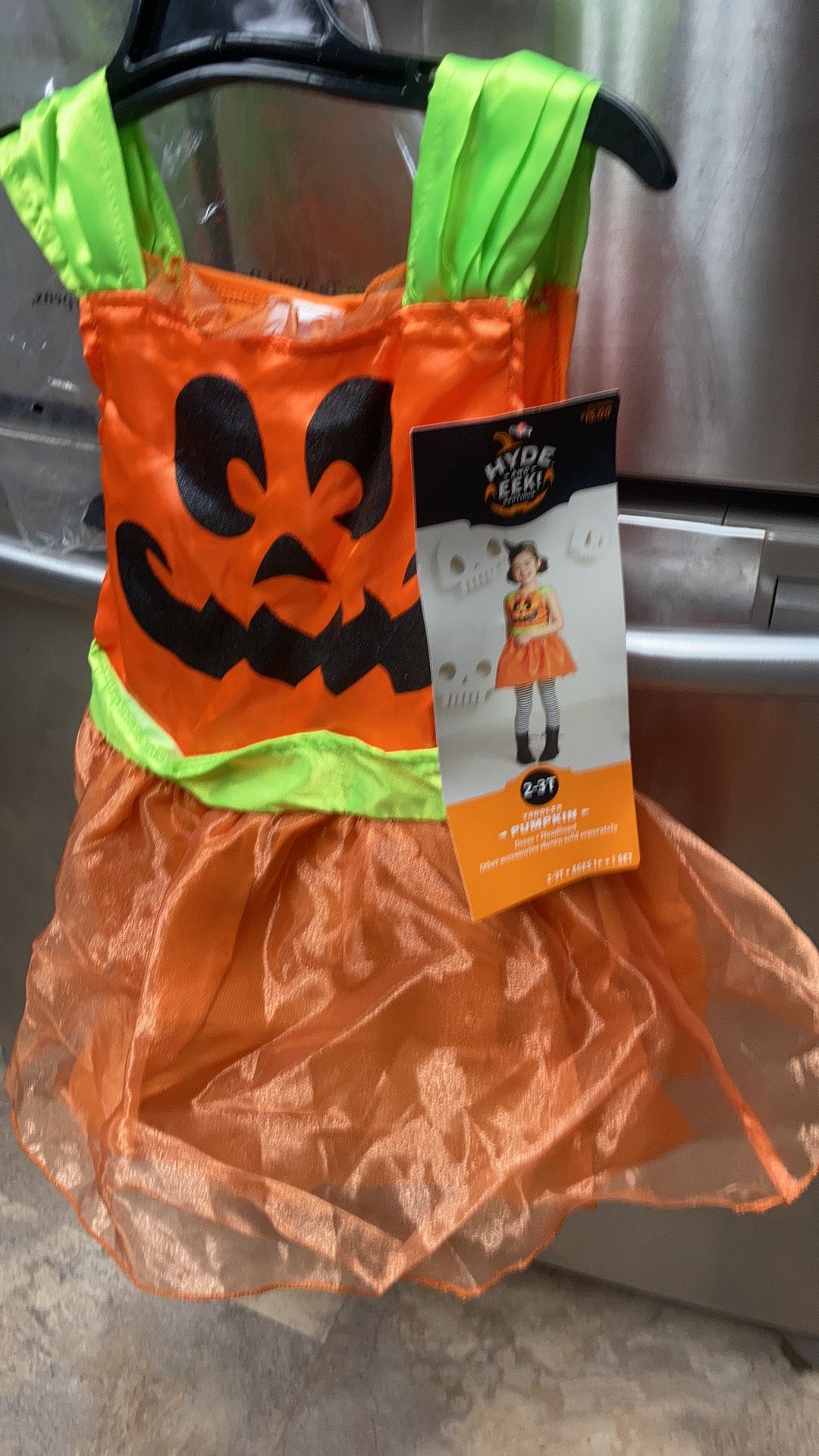 New 2-3t pumpkin costume $10