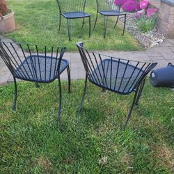 Vintage Wrought Iron Table And 4 Chairs