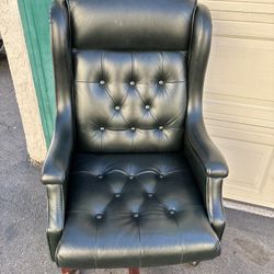 Silla De Escritorio Ejecutiva De Cuero Color Verde En Buenas Condiciones