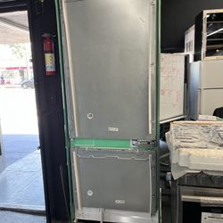 Thermador 30” Built In Panel Ready Bottom Freezer Refrigerator 