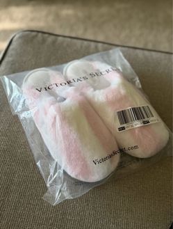 Victoria’s Secret Faux-Fur Closed-Toe Slippers