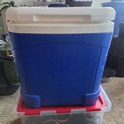 Igloo Ice Cube Roller Cooler 