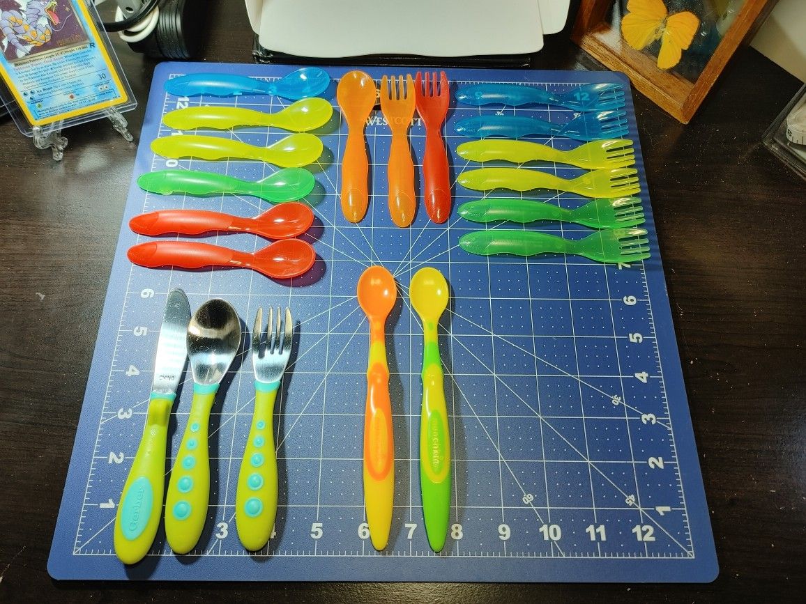 Lot Of 18 Mixed Baby Toddler Utensils Gerber Munchkin Tomy the First Years