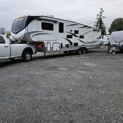 5th Wheel Keystone Cougar 40 Ft