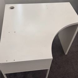 White Desk 