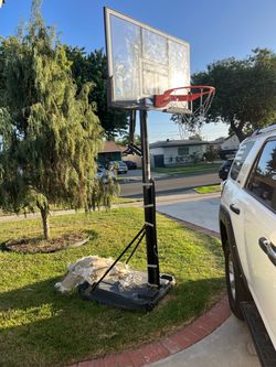 Adjustable basketball goal