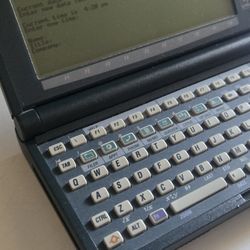 HP 200XL Palmtop PC 2mb Ram Exellent Condition  ,run On Batterys 
Super RARE in this condition 
Pick up in Sun Valley